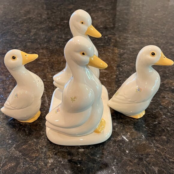 Vintage 1980's Ceramic Duck Napkin Holder Plus Salt & Pepper Shakers EUC - Picture 2 of 12